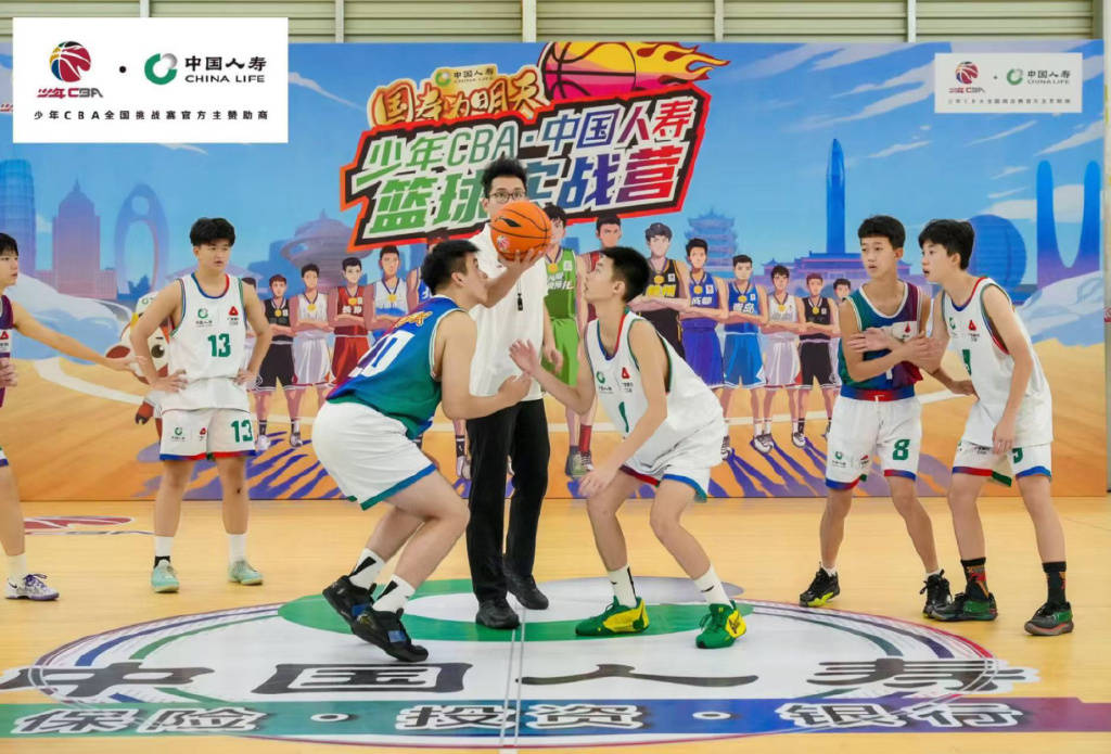 关于热闹CBA篮球赛事即将拉开帷幕，球迷翘首期待的信息