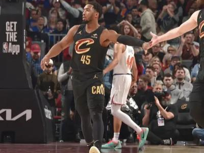 爱游戏中国官网-活塞擒太阳取得两连胜，挣扎东部前十席位的简单介绍