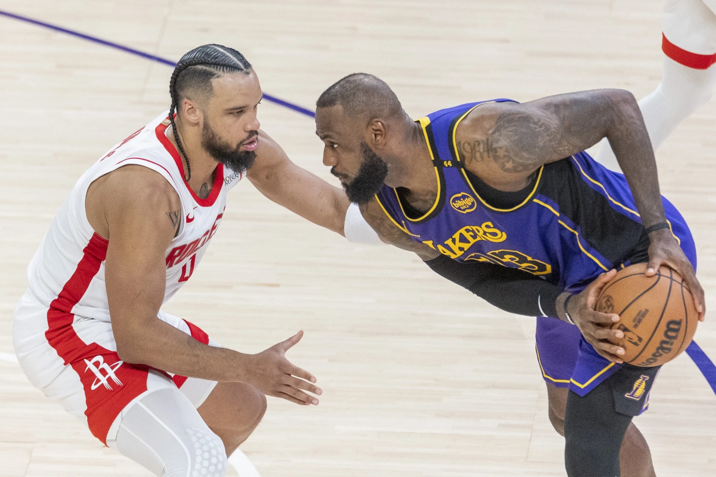 包含雄鹿力克湖人，詹姆斯爆发不足的词条