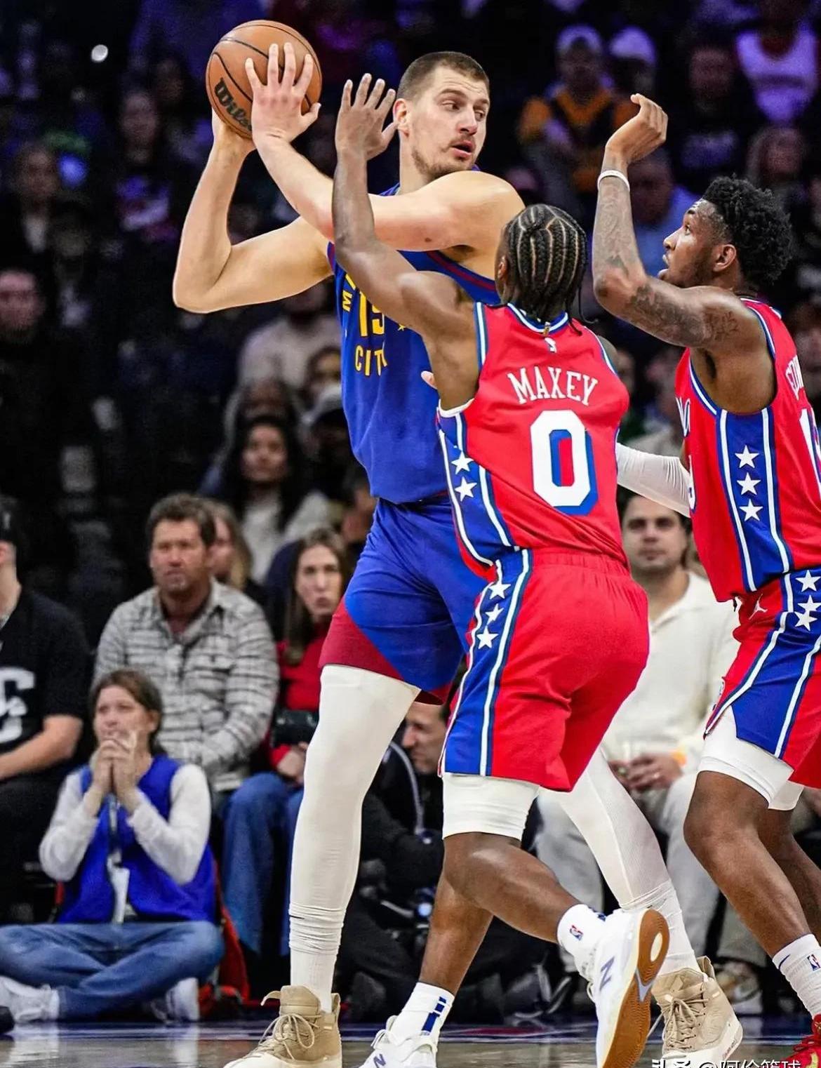 爱游戏官方登录入口-凯尔特人不敌掘金，约基奇28分