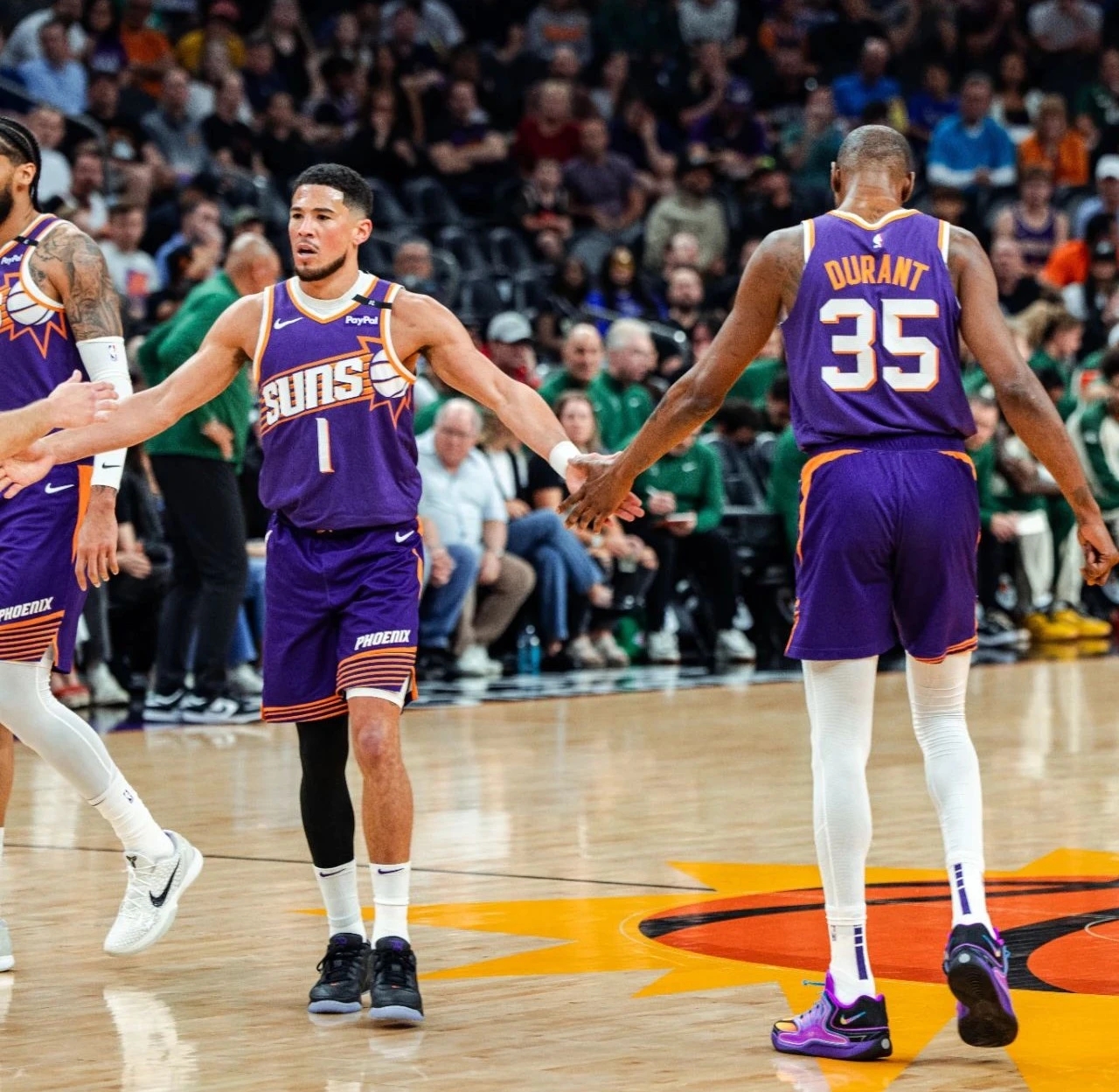 雄鹿战胜雄鹿，取得关键胜利