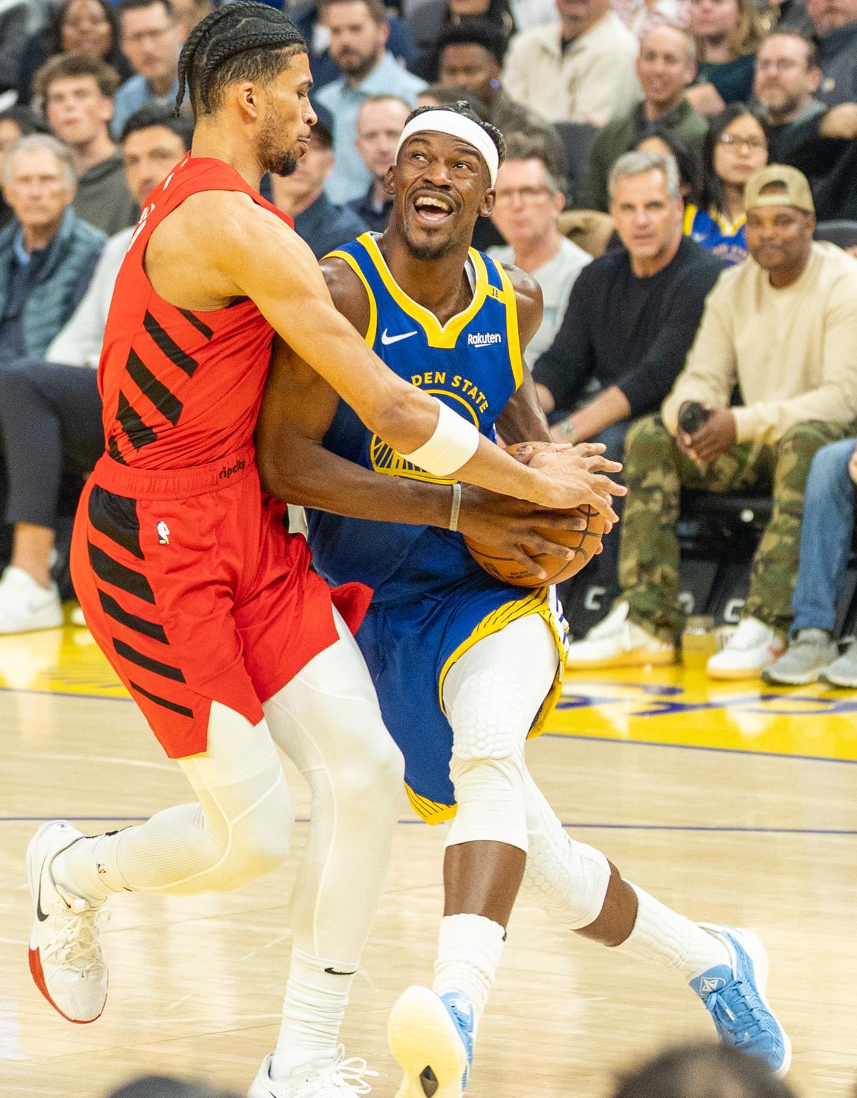 勇士胜开拓者，保持不败纪录