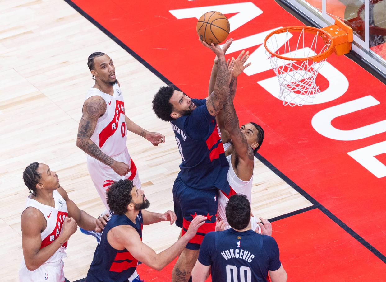 猛龙主场大胜活塞，取得两连胜