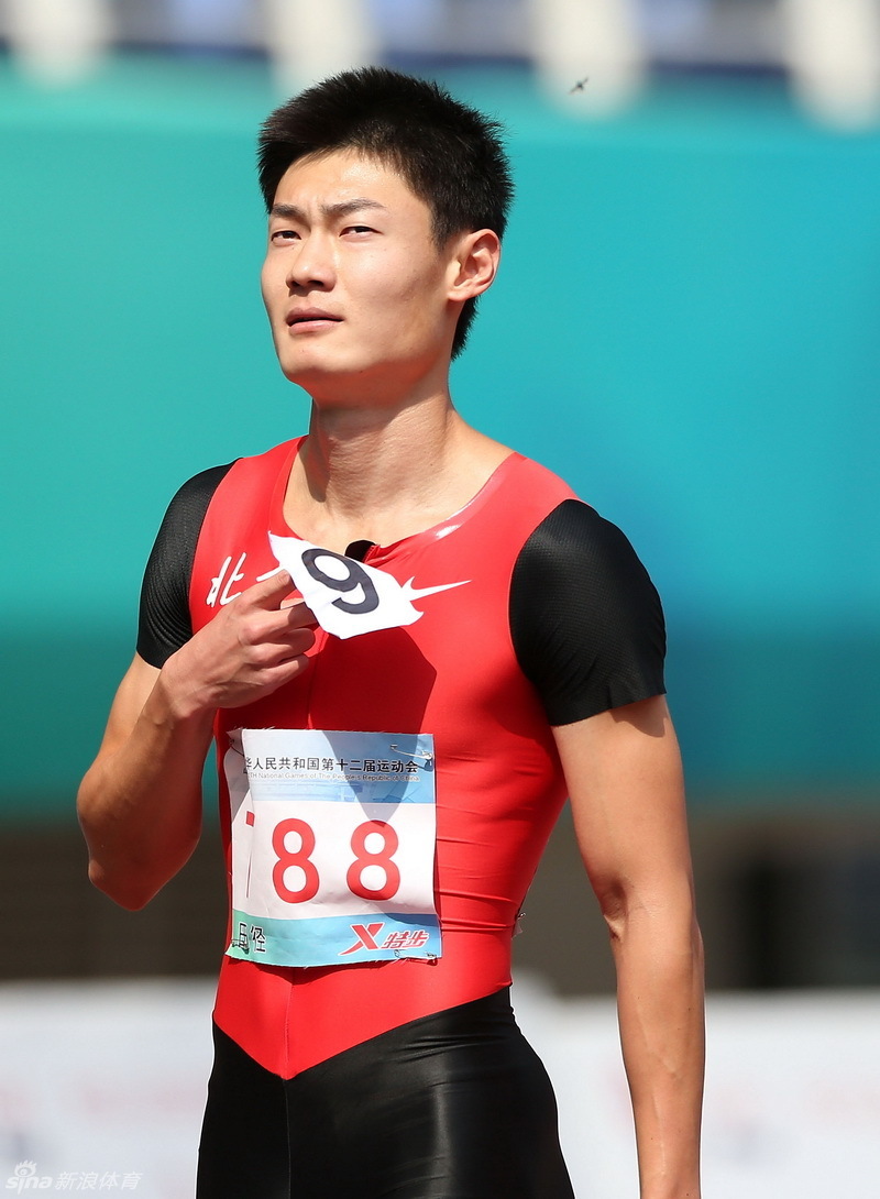 关于田径选手张培萌夺得百米冠军，速度惊人的信息